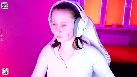 Snapshot of moon_avengers chatting on 02.05.26 Lola online show from 02.05.26