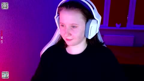 Snapshot of moon_avengers chatting on 02.09.26 Lola online show from 02.09.26