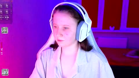 Snapshot of moon_avengers chatting on 02.17.26 Lola online show from 02.17.26