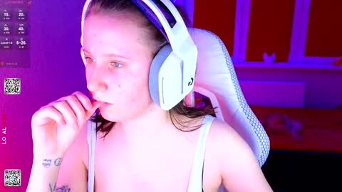 Snapshot of moon_avengers chatting on 02.18.26 Lola online show from 02.18.26