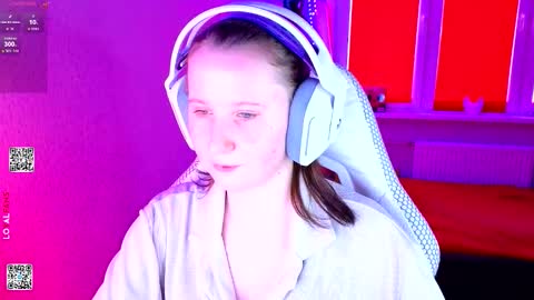 Snapshot of moon_avengers chatting on 03.04.26 Lola online show from 03.04.26