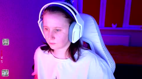 Snapshot of moon_avengers chatting on 03.06.26 Lola online show from 03.06.26