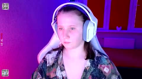 Snapshot of moon_avengers chatting on 03.10.26 Lola online show from 03.10.26