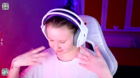 Snapshot of moon_avengers chatting on 03.14.26 Lola online show from 03.14.26