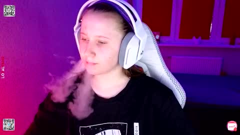 Snapshot of moon_avengers chatting on 03.22.26 Lola online show from 03.22.26