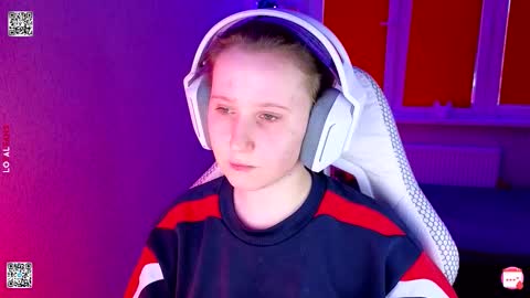 Snapshot of moon_avengers chatting on 03.23.26 Lola online show from 03.23.26