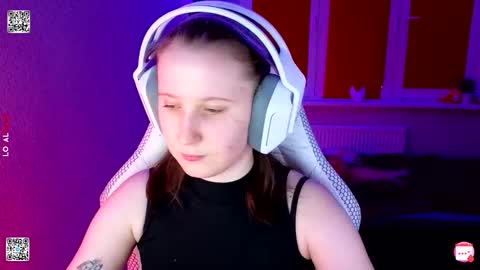 Snapshot of moon_avengers chatting on 03.25.26 Lola online show from 03.25.26