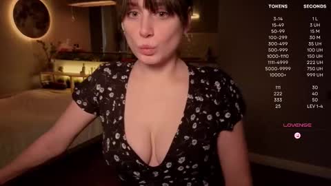 Snapshot of moon_deity chatting on 10.13.25 Luna online show from 10.13.25