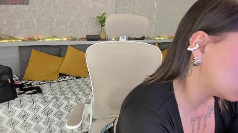 Sarah online show from 04.21.26