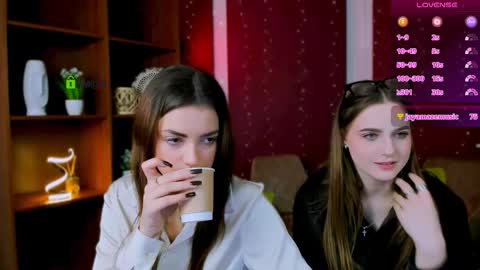 Snapshot of moon_shine25 chatting on 11.05.25 moon-shine25 online show from 11.05.25