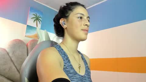 Snapshot of moon_winy chatting on 10.20.25 Winy online show from 10.20.25