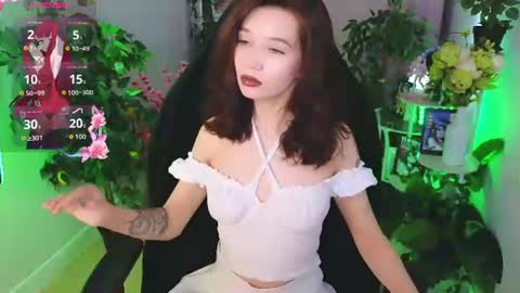 Snapshot of moonberry_yi chatting on 07.24.26 VIPER online show from 07.24.26