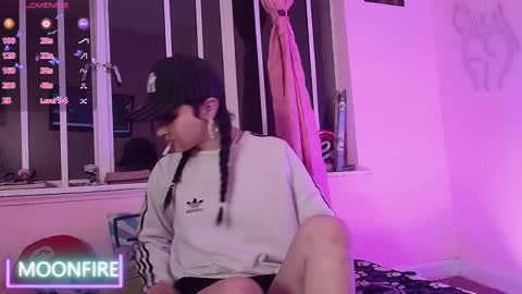 Snapshot of moonfiredance chatting on 03.05.25 Nicky  online show from 03.05.25