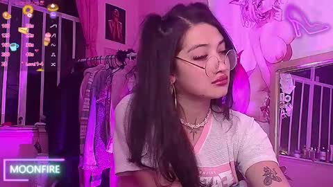 Snapshot of moonfiredance chatting on 09.25.25 Nicky  online show from 09.25.25