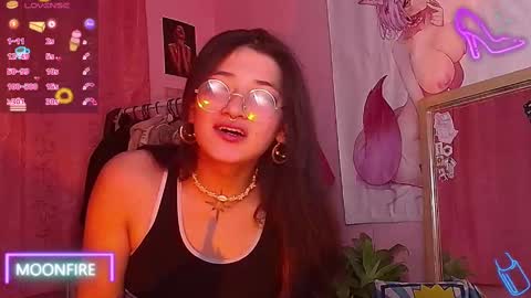 Snapshot of moonfiredance chatting on 09.26.25 Nicky  online show from 09.26.25