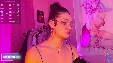 Snapshot of moonfiredance chatting on 09.30.25 Nicky  online show from 09.30.25