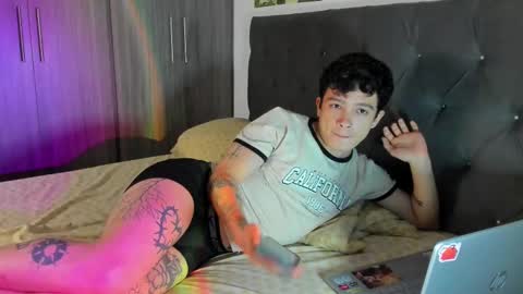 Snapshot of moonlight_baee chatting on 02.18.25 Clove online show from 02.18.25