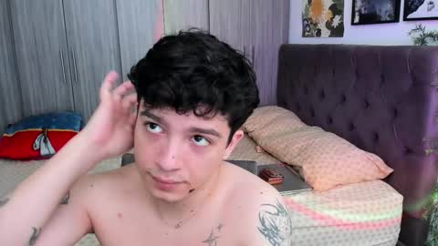 Snapshot of moonlight_baee chatting on 09.23.25 Clove online show from 09.23.25