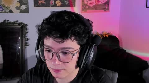 Snapshot of moonlight_baee chatting on 01.08.26 Clove online show from 01.08.26