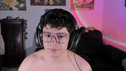 Snapshot of moonlight_baee chatting on 01.13.26 Clove online show from 01.13.26