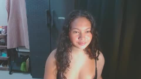 Snapshot of moonlight_xxx chatting on 12.18.25 moon online show from 12.18.25