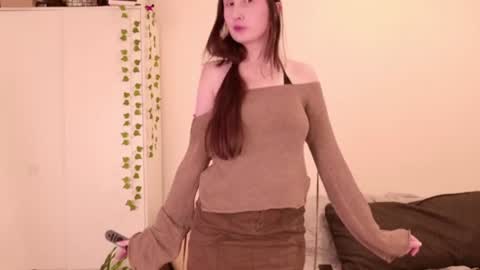 Snapshot of moonlycat_ chatting on 07.27.26 Rora online show from 07.27.26