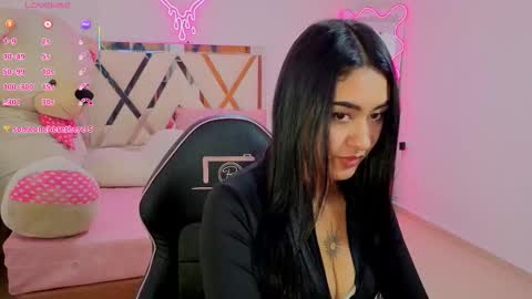 Snapshot of moonshine_tay chatting on 09.17.25 Moon online show from 09.17.25