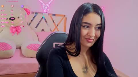 Snapshot of moonshine_tay chatting on 09.18.25 Moon online show from 09.18.25