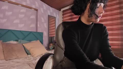 Snapshot of moony_14 chatting on 02.02.25 Michelle online show from 02.02.25