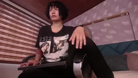 Snapshot of moony_14 chatting on 02.09.25 Michelle online show from 02.09.25