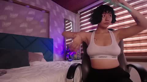 Snapshot of moony_14 chatting on 02.11.25 Michelle online show from 02.11.25