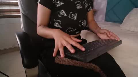 Snapshot of moony_14 chatting on 03.06.25 Michelle online show from 03.06.25