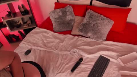 Snapshot of moony_14 chatting on 10.28.25 Michelle online show from 10.28.25