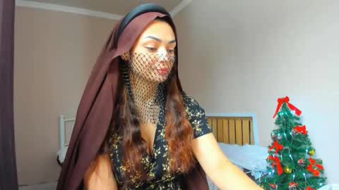 Snapshot of moroccan_diamond_ chatting on 12.21.25 Medina online show from 12.21.25