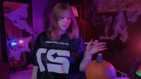 morvelyn online show from 10.26.25