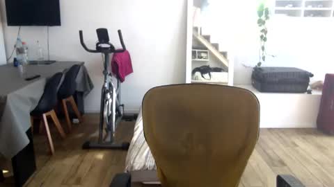 Snapshot of mosh2 chatting on 12.14.25 Kattie Mosh online show from 12.14.25