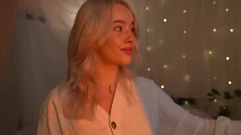 Snapshot of mother__of__dragons chatting on 09.22.25 Deni and Jett my weekly schedule online show from 09.22.25