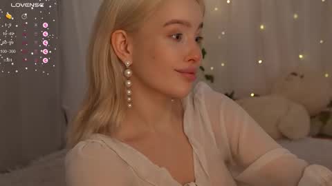 Snapshot of mother__of__dragons chatting on 10.17.25 Deni and Jett my weekly schedule online show from 10.17.25