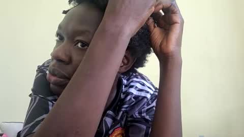 Snapshot of mouthymiss chatting on 11.11.25 Mouthymiss online show from 11.11.25