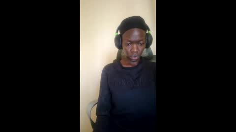 Snapshot of mouthymiss chatting on 12.16.25 Mouthymiss online show from 12.16.25