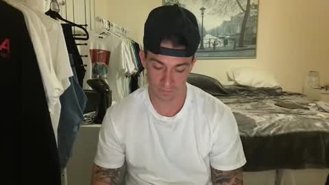 Snapshot of movedto305 chatting on 11.02.25 movedto305 online show from 11.02.25