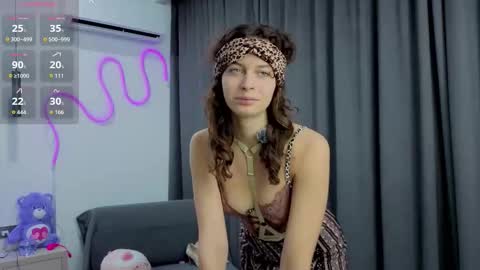 Snapshot of movessa chatting on 11.25.25 Luna online show from 11.25.25