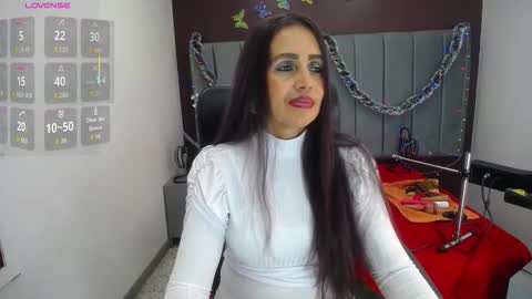 Snapshot of moxa_hot chatting on 01.13.26 moxa hot online show from 01.13.26