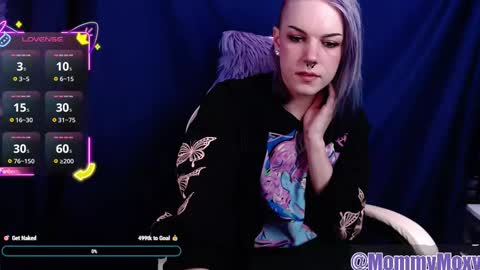 Snapshot of moxynverve chatting on 11.16.25 Moxy online show from 11.16.25