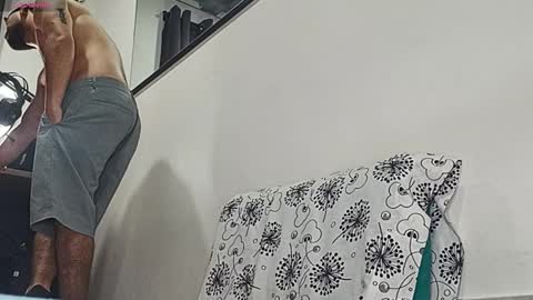 Snapshot of mr_chr1s chatting on 10.01.25 chris online show from 10.01.25