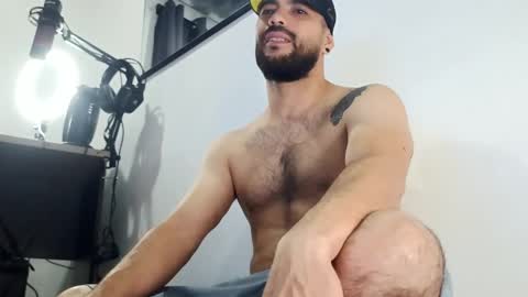 Snapshot of mr_chr1s chatting on 10.02.25 chris online show from 10.02.25