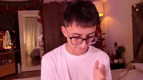 Snapshot of mr_evan1 chatting on 12.09.24 Mr Evans online show from 12.09.24