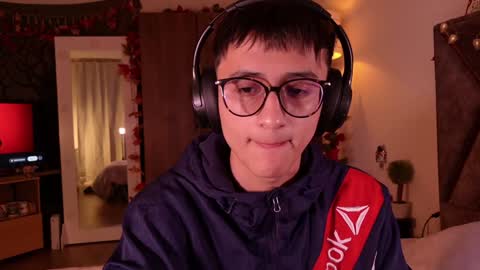 Snapshot of mr_evan1 chatting on 12.11.24 Mr Evans online show from 12.11.24