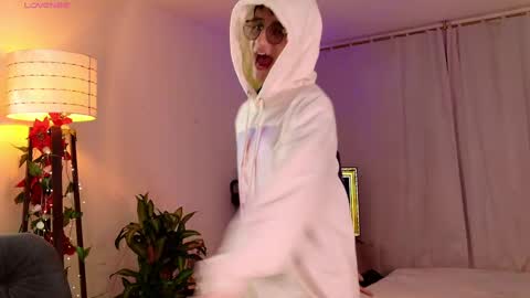 Snapshot of mr_evan1 chatting on 02.27.25 Mr Evans online show from 02.27.25