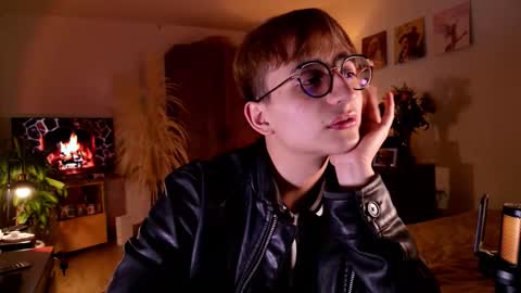 Snapshot of mr_evan1 chatting on 09.25.25 Mr Evans online show from 09.25.25